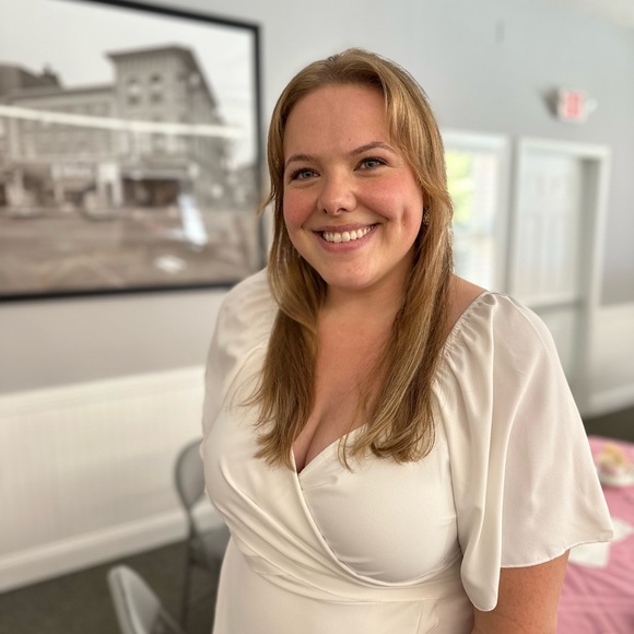 Meet your Posher, Lexy - Picture 2 of 4